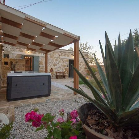 Pamelas House With Jacuzzi Kissamos Exterior photo