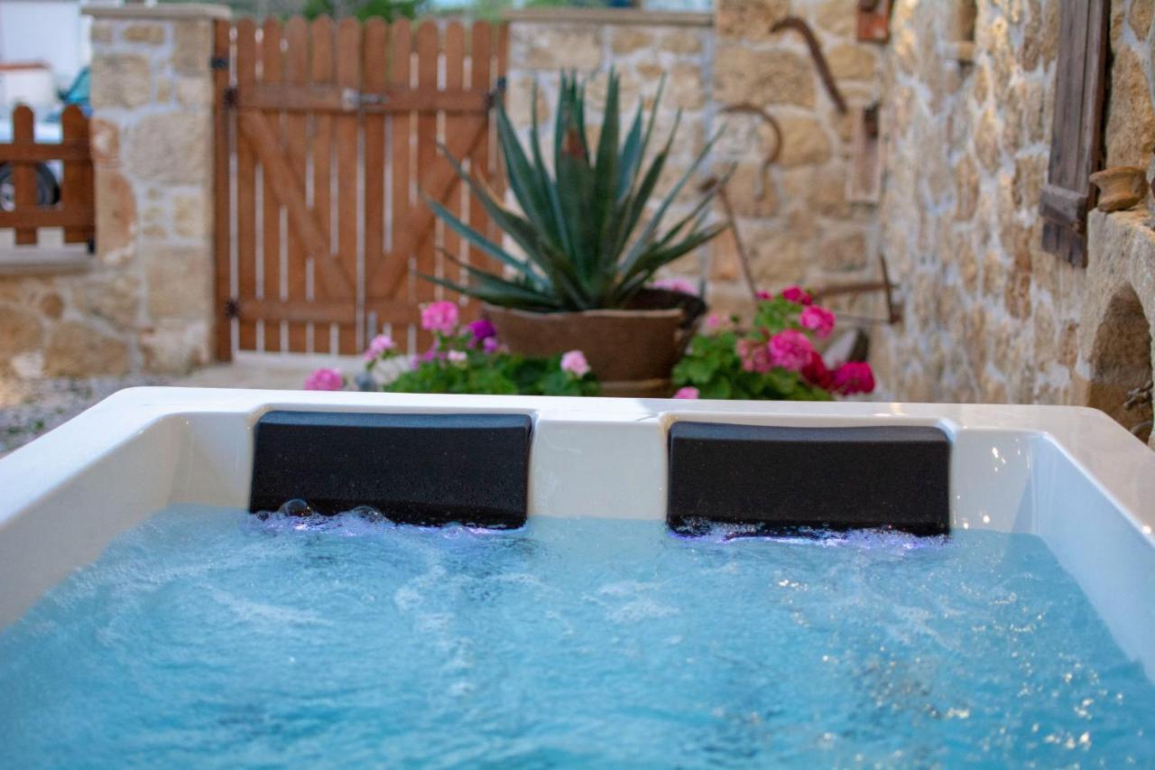 Pamelas House With Jacuzzi Kissamos Exterior photo