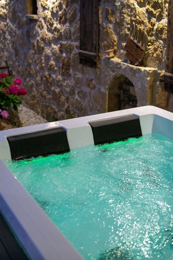 Pamelas House With Jacuzzi Kissamos Exterior photo